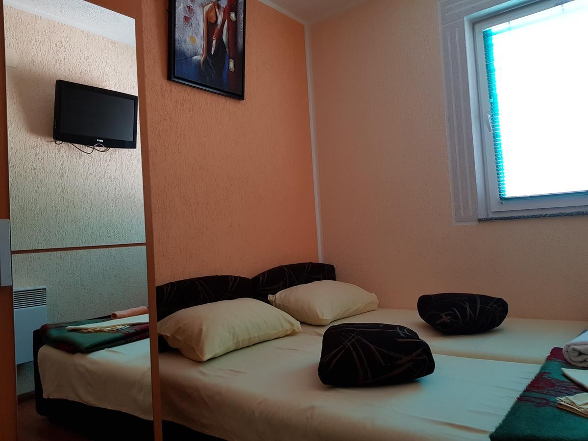 Hotel Pansion Basa Ustikolina Zewnętrze zdjęcie