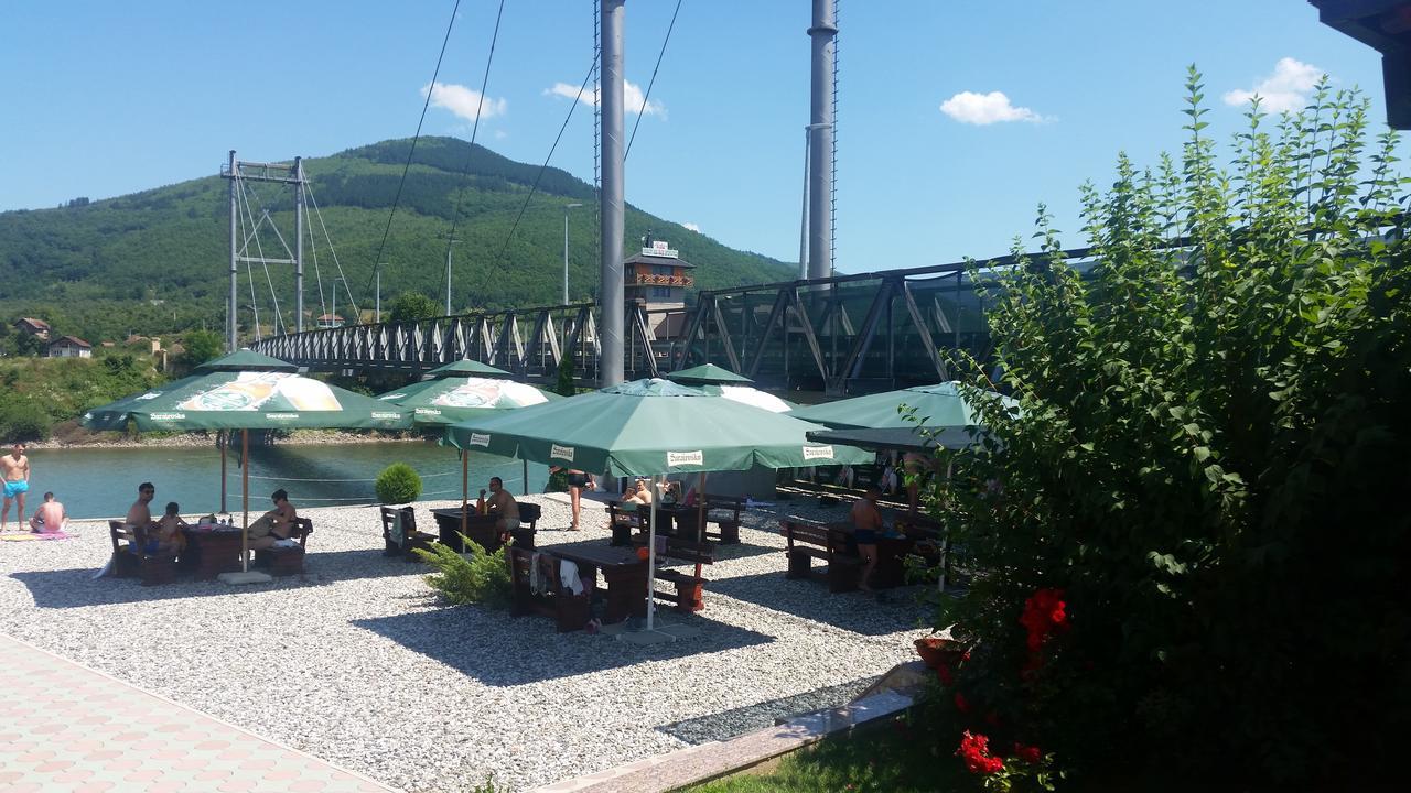 Hotel Pansion Basa Ustikolina Zewnętrze zdjęcie