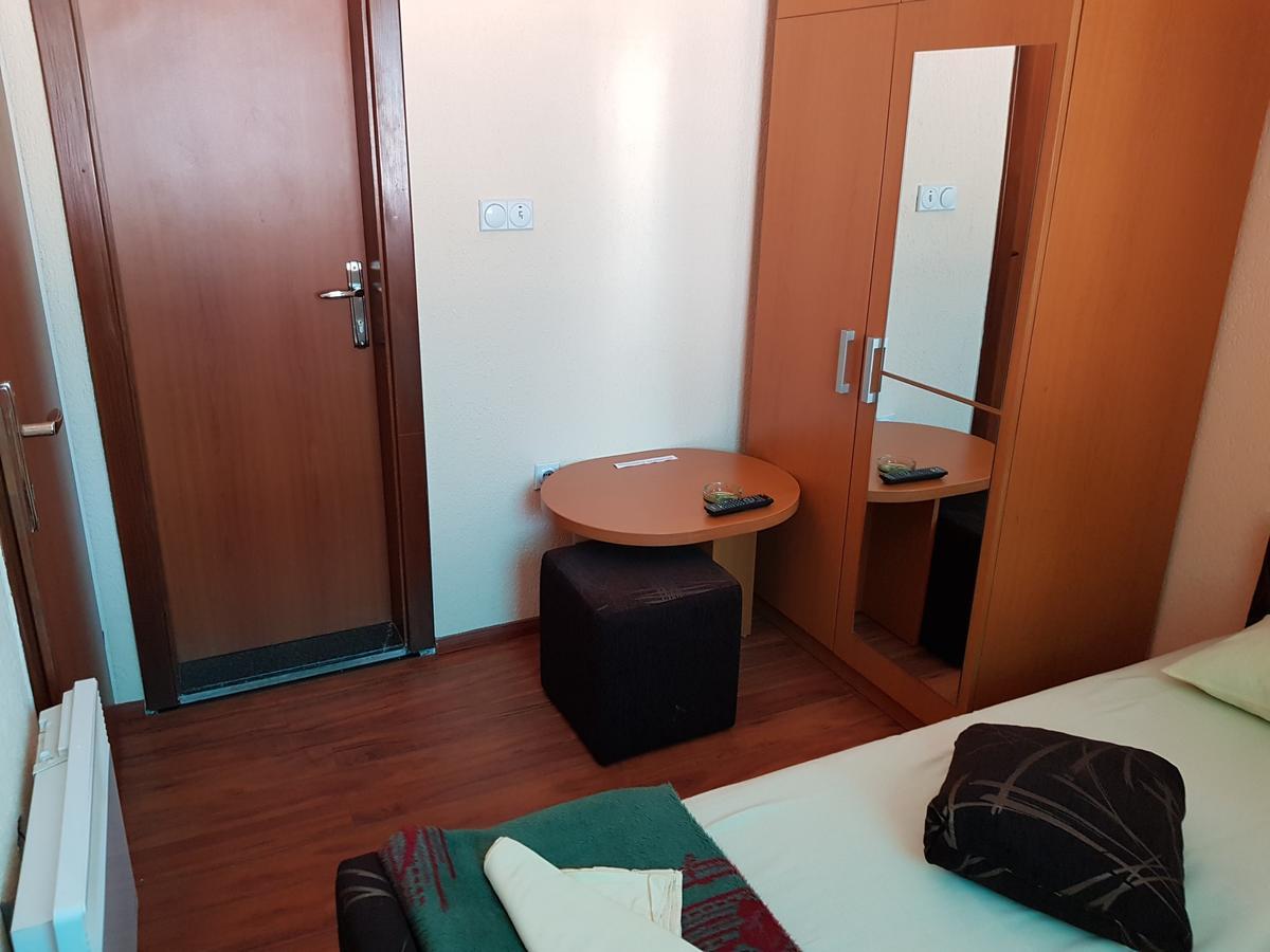 Hotel Pansion Basa Ustikolina Zewnętrze zdjęcie