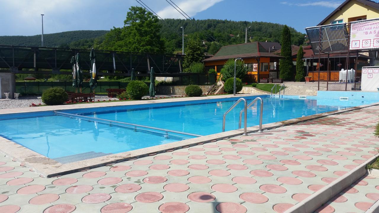 Hotel Pansion Basa Ustikolina Zewnętrze zdjęcie