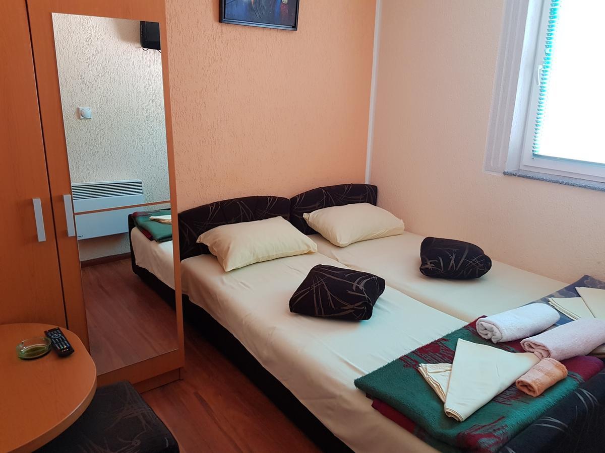 Hotel Pansion Basa Ustikolina Zewnętrze zdjęcie