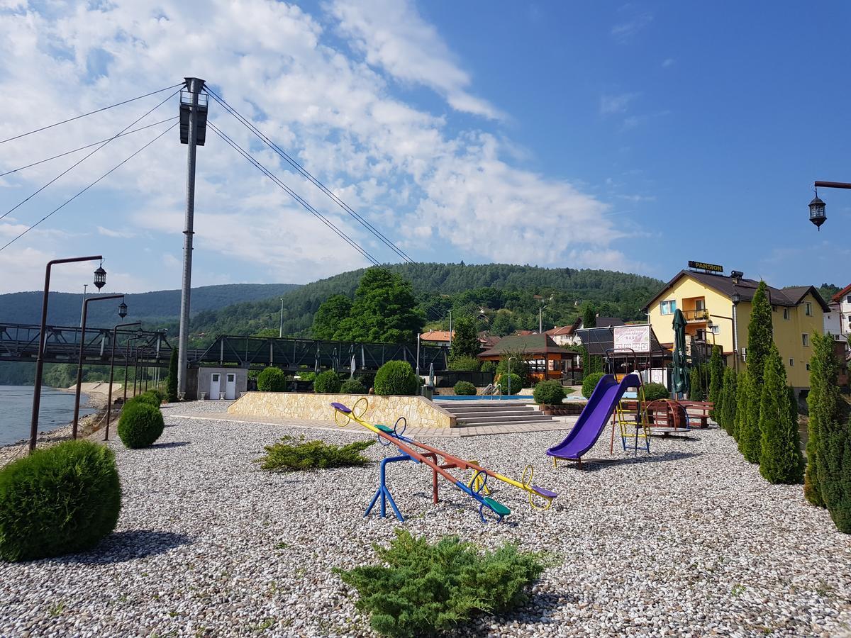 Hotel Pansion Basa Ustikolina Zewnętrze zdjęcie