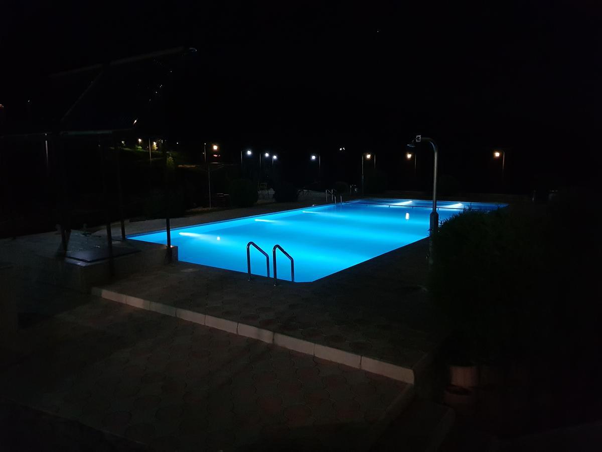 Hotel Pansion Basa Ustikolina Zewnętrze zdjęcie