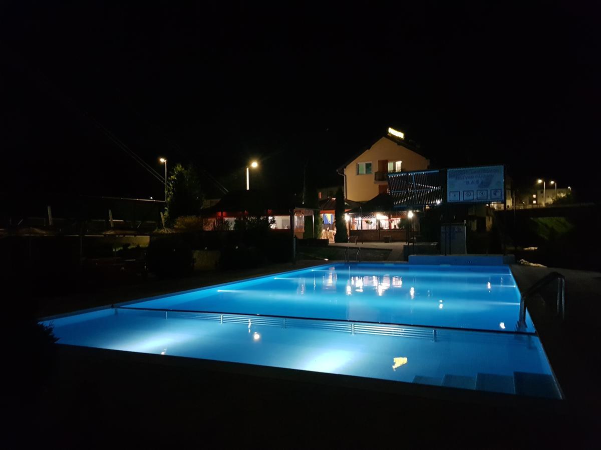 Hotel Pansion Basa Ustikolina Zewnętrze zdjęcie