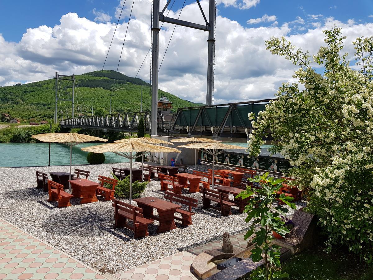 Hotel Pansion Basa Ustikolina Zewnętrze zdjęcie